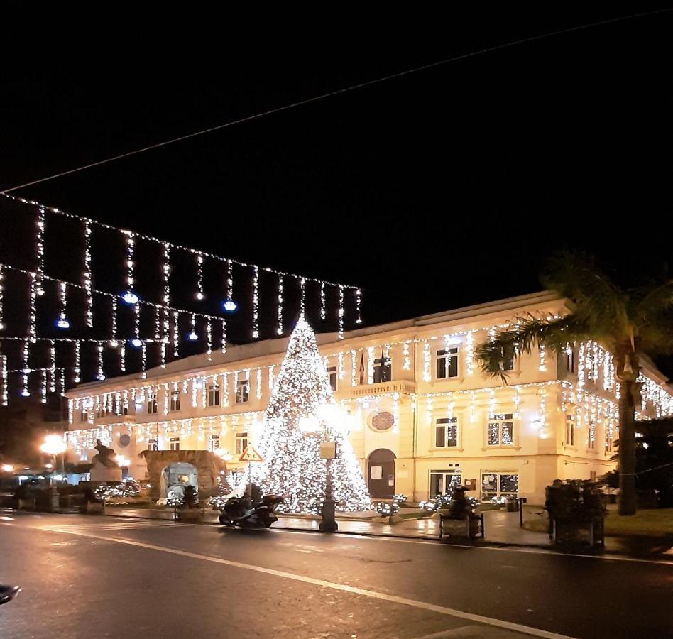 ホテル R&B La Piccola Perla - Sorrento Coast サンタニェッロ エクステリア 写真
